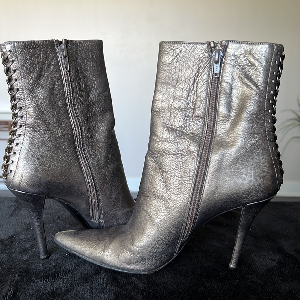 Stuart Weitzman - Picture 5 of 7